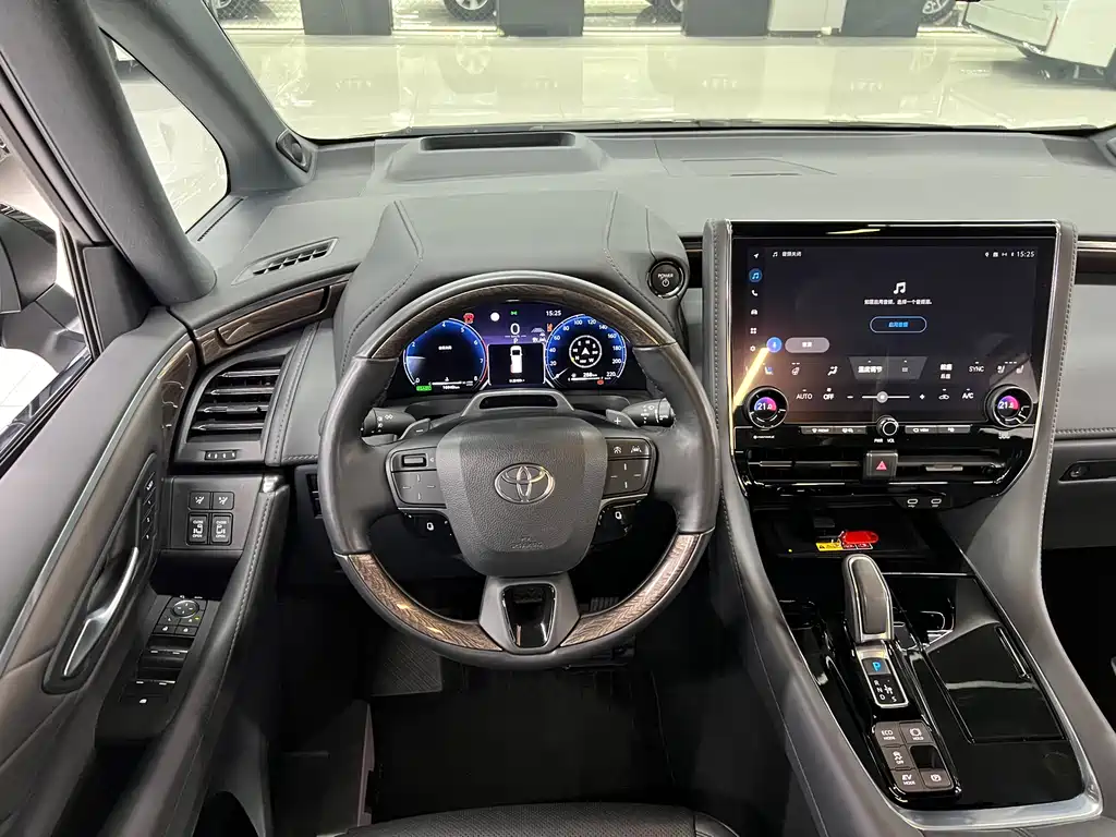 Toyota Alphard — фото 20