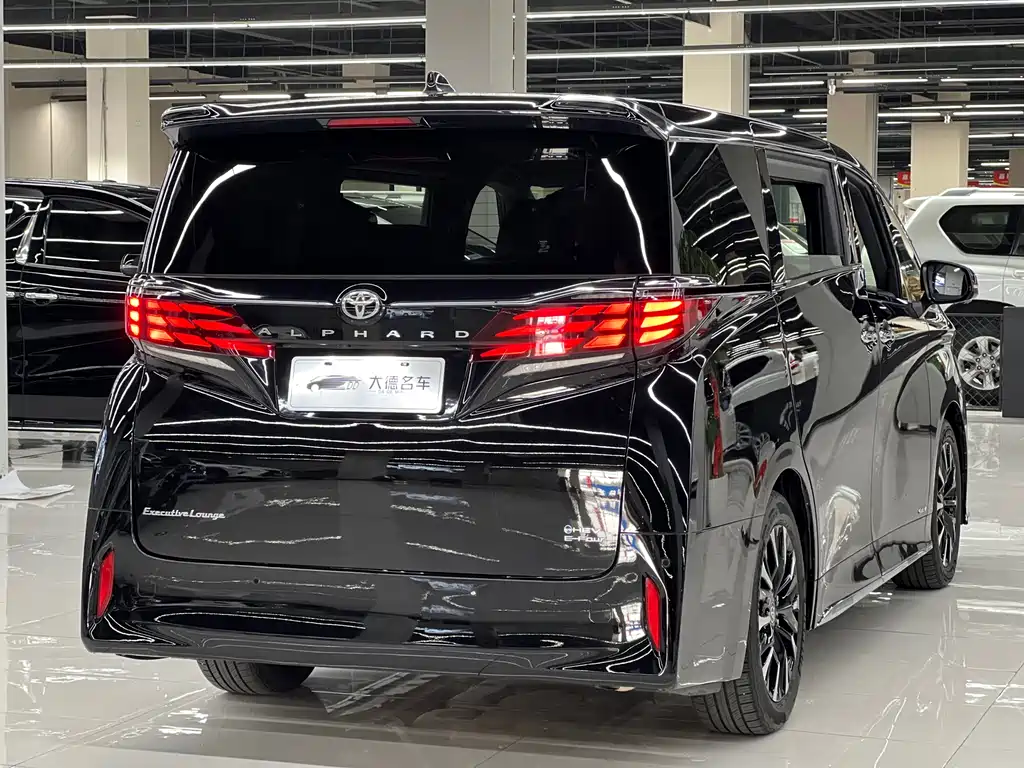 Toyota Alphard — фото 6