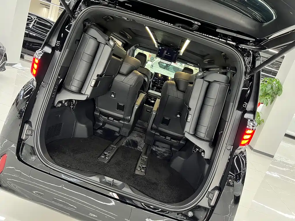 Toyota Alphard — фото 8
