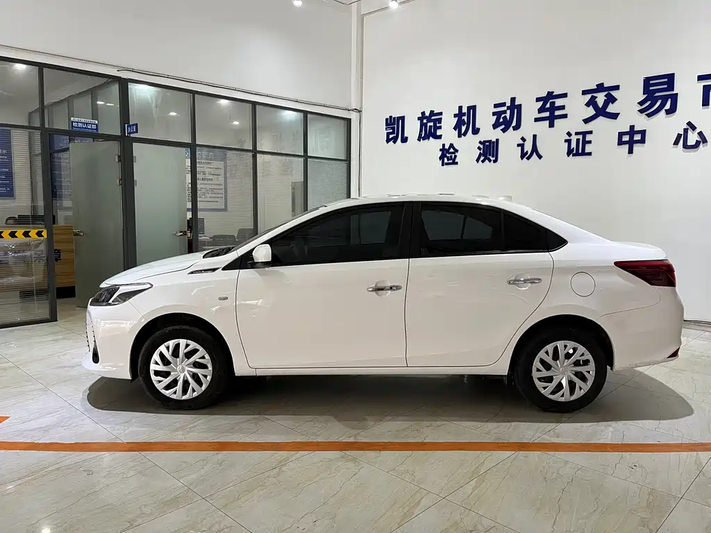 Toyota Vios — фото 7
