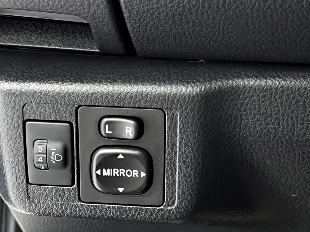 Toyota Yaris L — фото 11