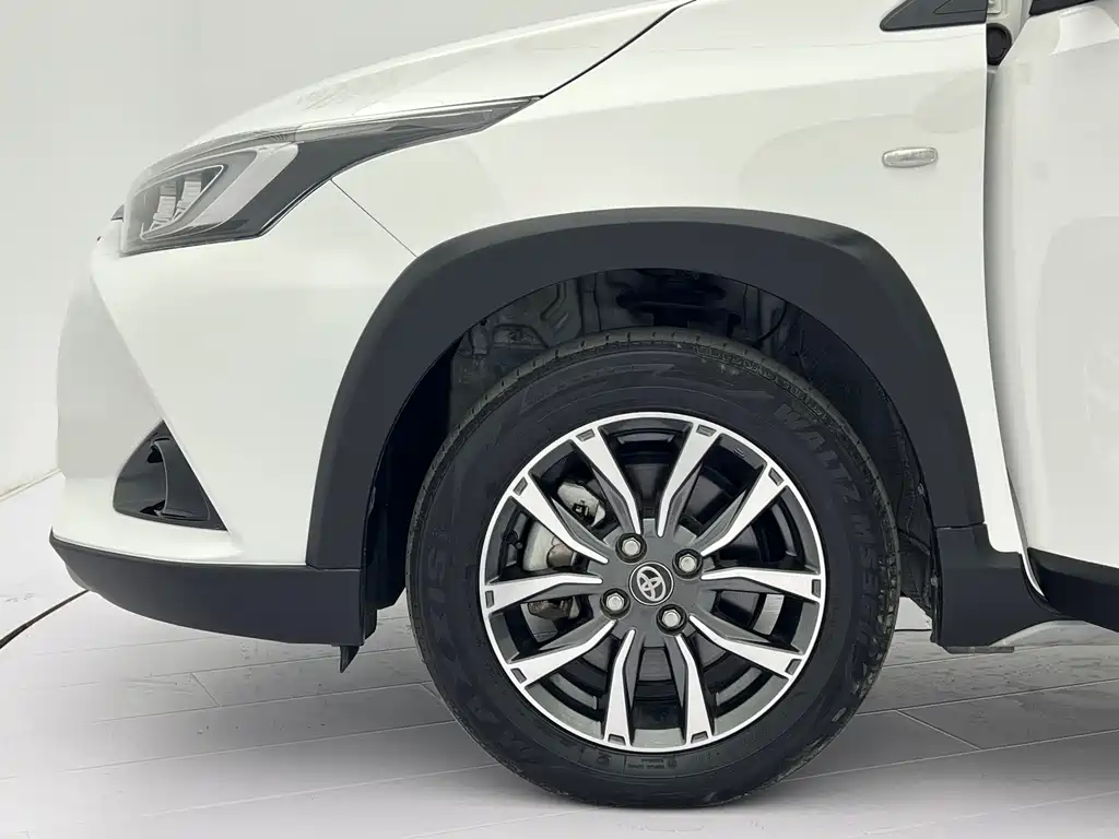 Toyota Yaris L — фото 15