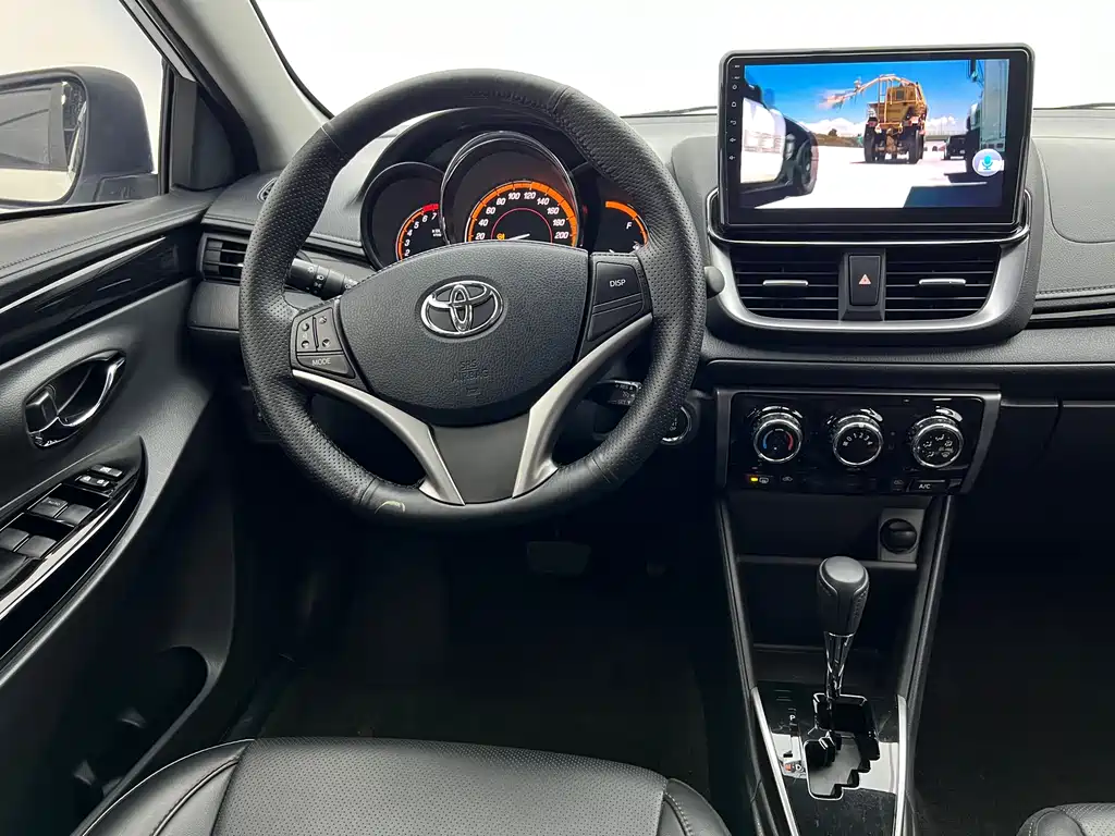 Toyota Yaris L — фото 20