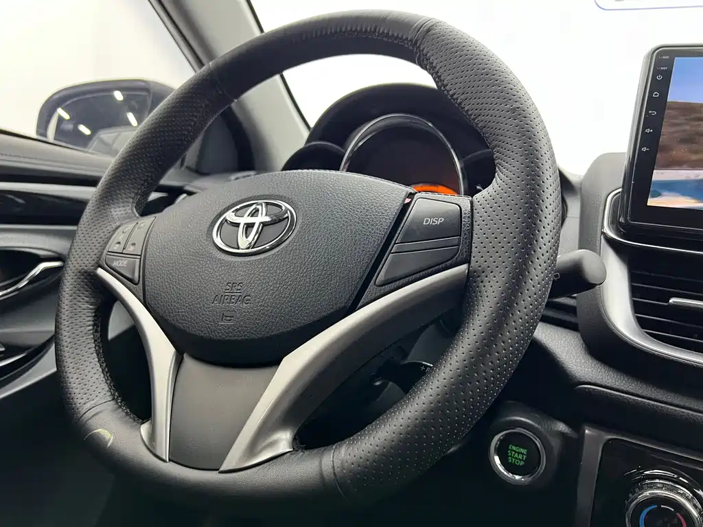 Toyota Yaris L — фото 22