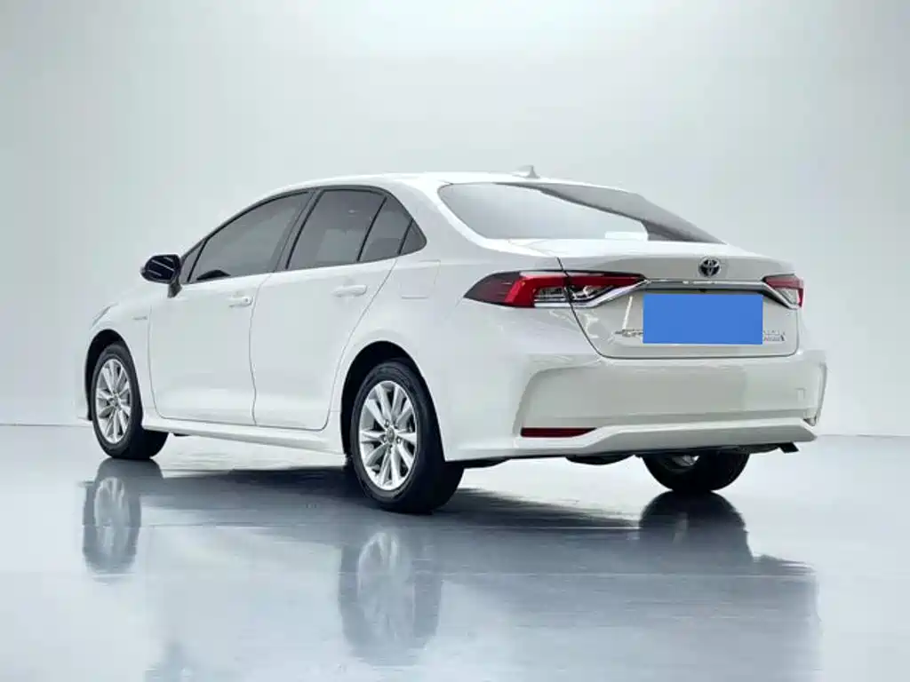 Toyota Corolla — фото 4