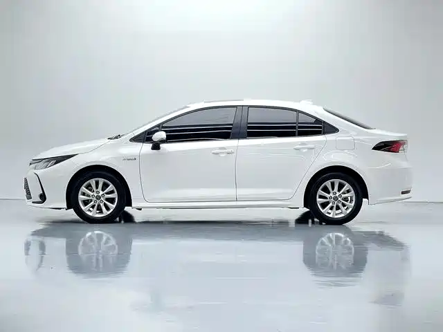 Toyota Corolla — фото 7