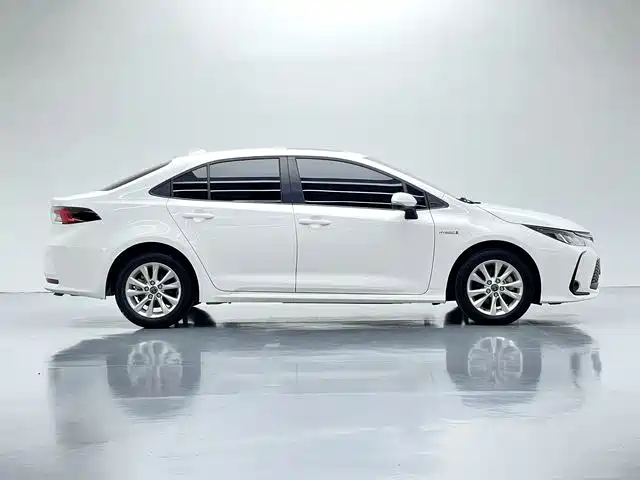 Toyota Corolla — фото 9