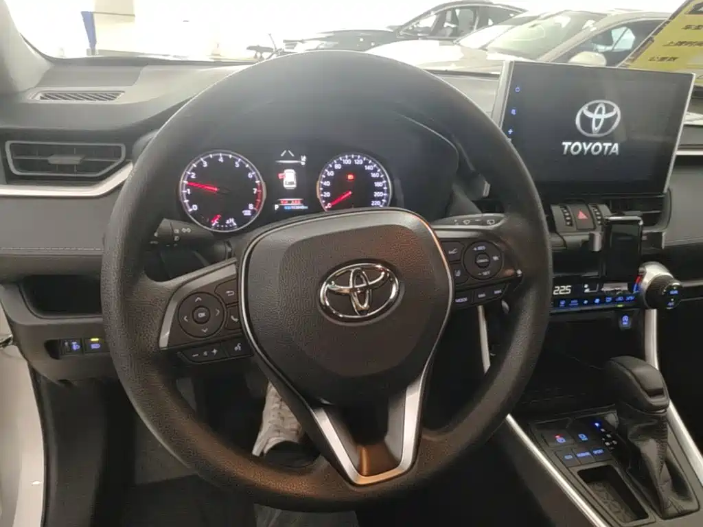 Toyota Wildlander — фото 11