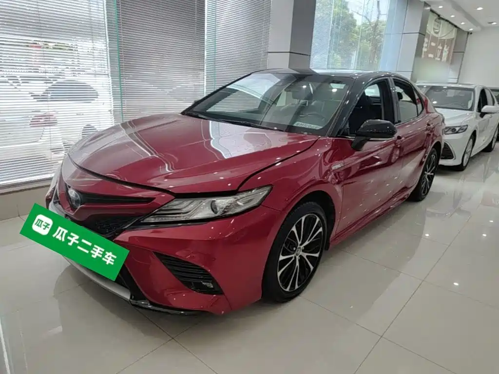 Toyota Camry — фото 2