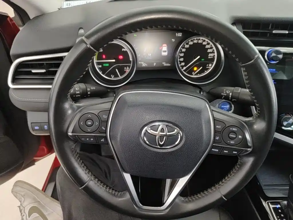 Toyota Camry — фото 11