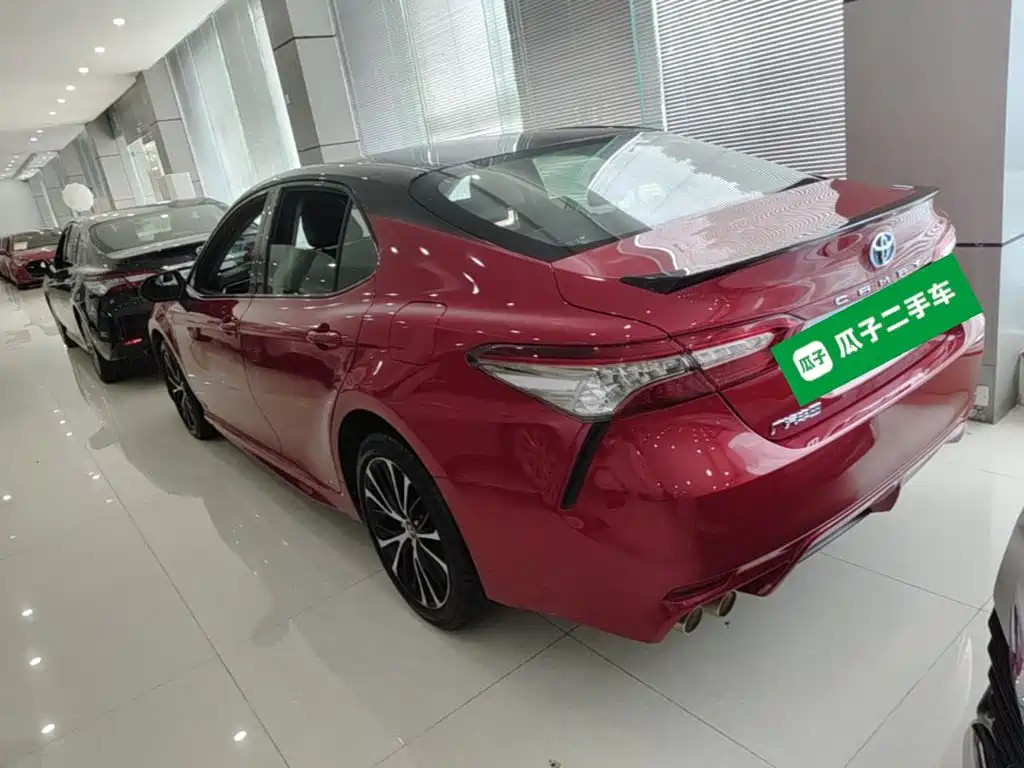 Toyota Camry — фото 5