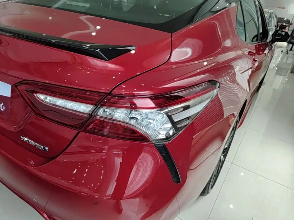 Toyota Camry — фото 8