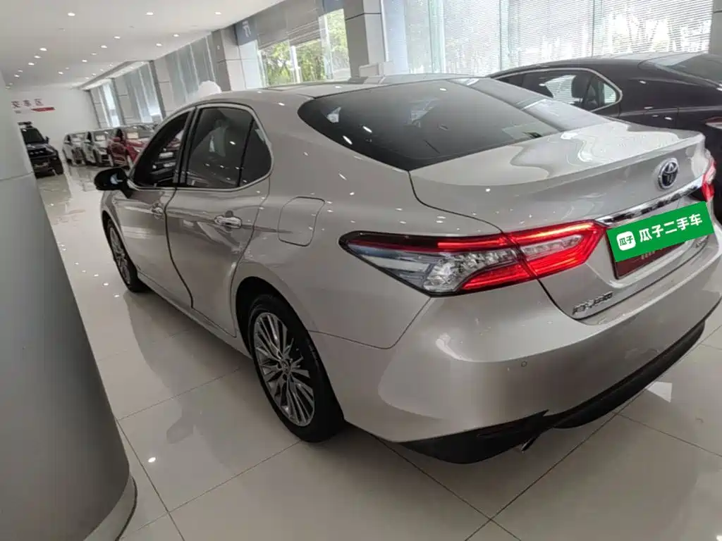 Toyota Camry — фото 5