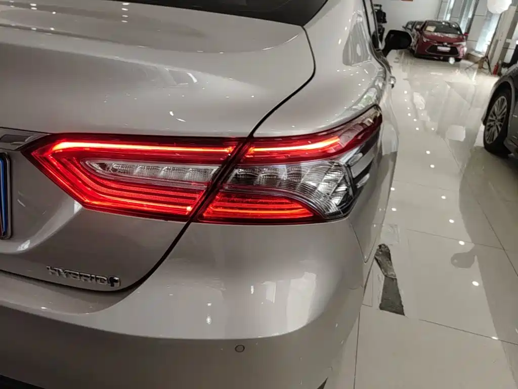 Toyota Camry — фото 8