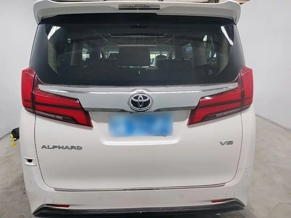 Toyota Alphard — фото 6