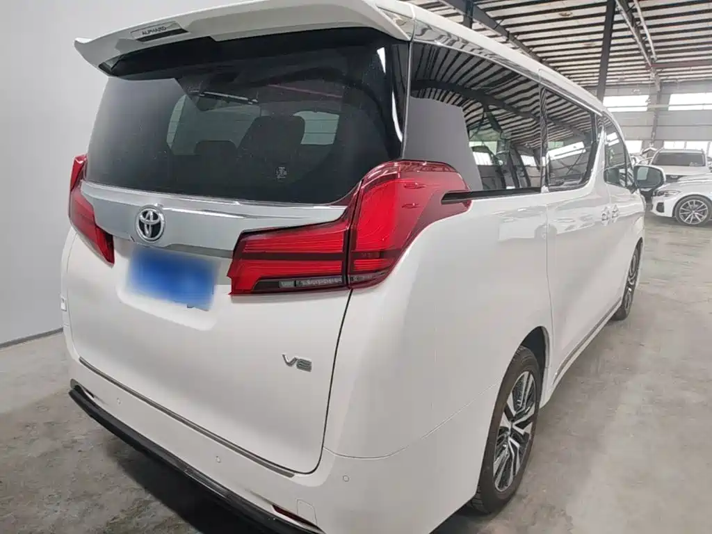 Toyota Alphard — фото 7