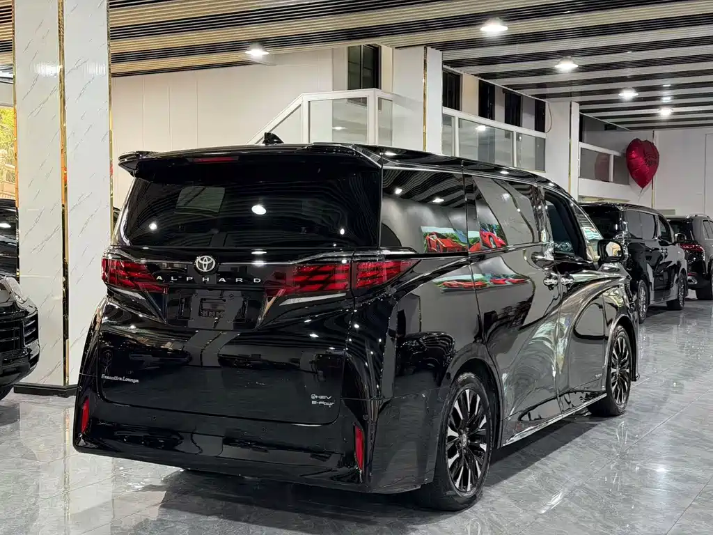 Toyota Alphard — фото 14