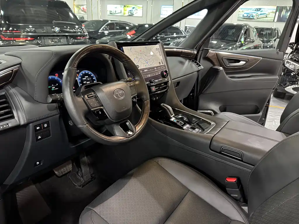 Toyota Alphard — фото 5