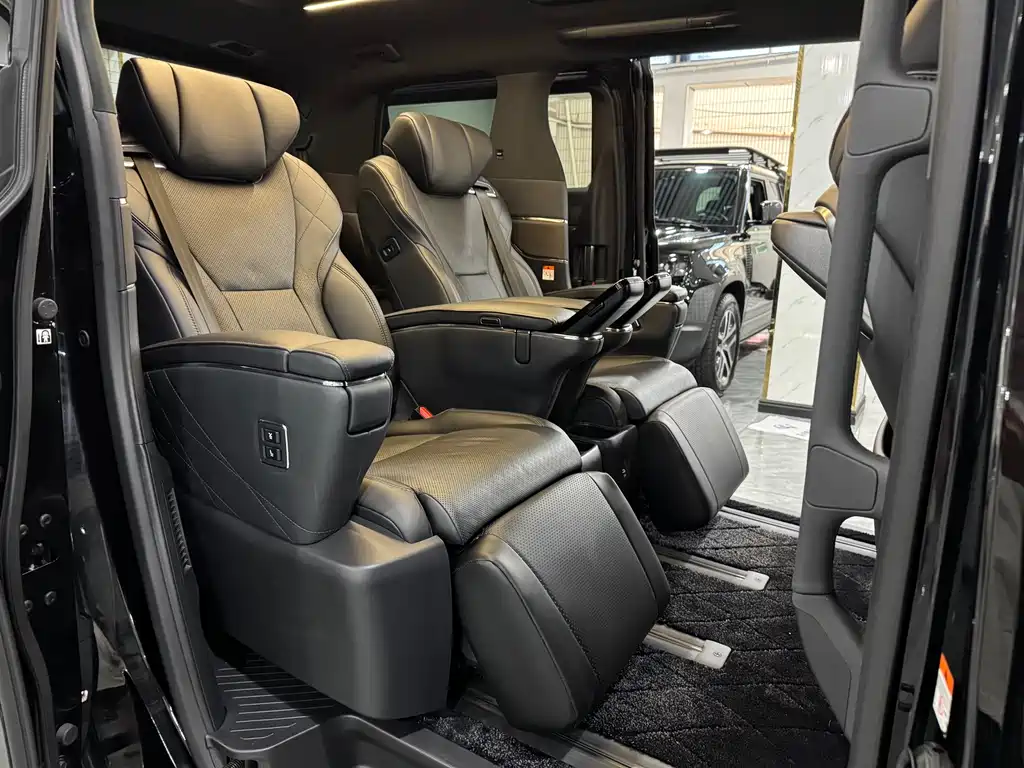 Toyota Alphard — фото 6