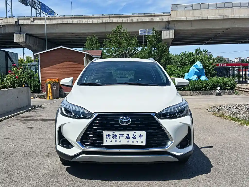 Toyota Yaris L — фото 2
