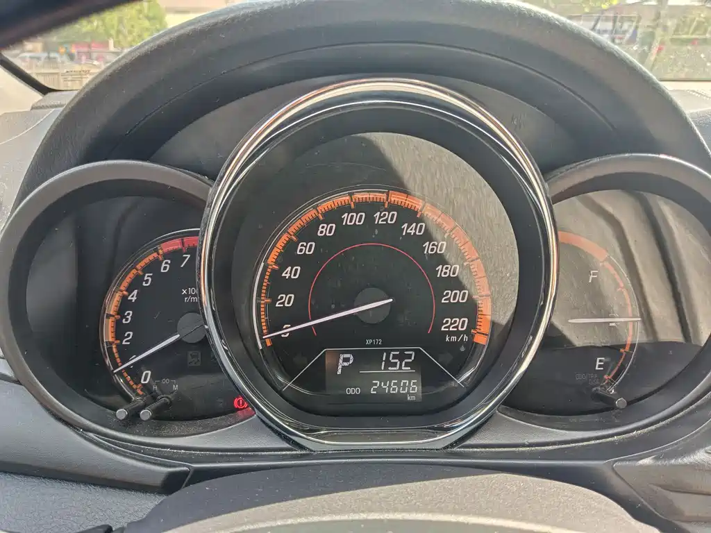 Toyota Yaris L — фото 17