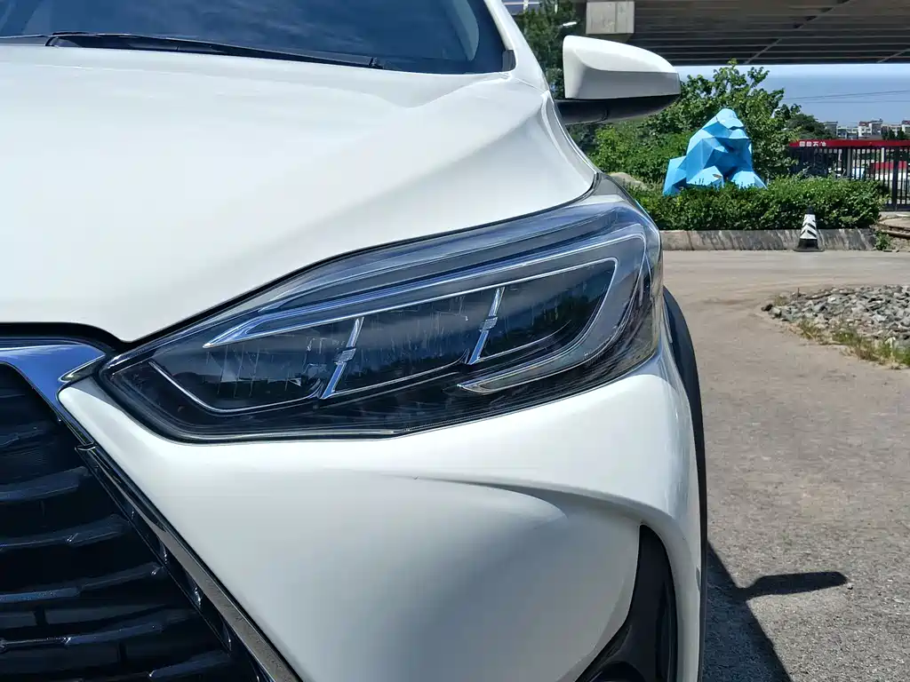 Toyota Yaris L — фото 3