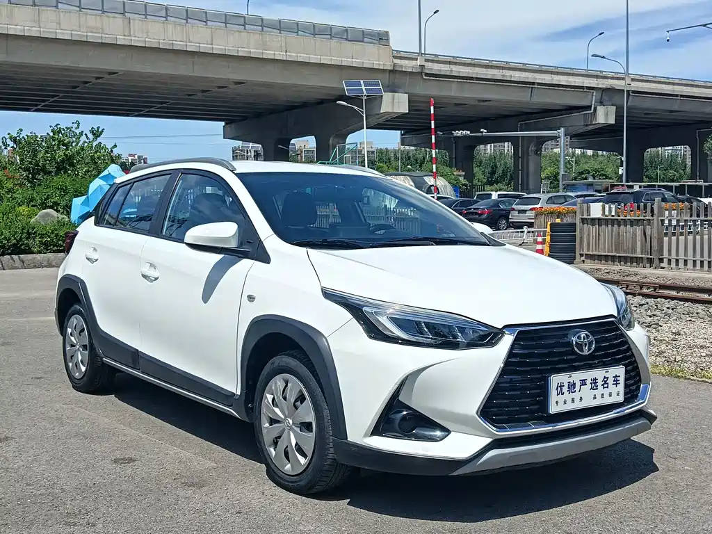 Toyota Yaris L — фото 4
