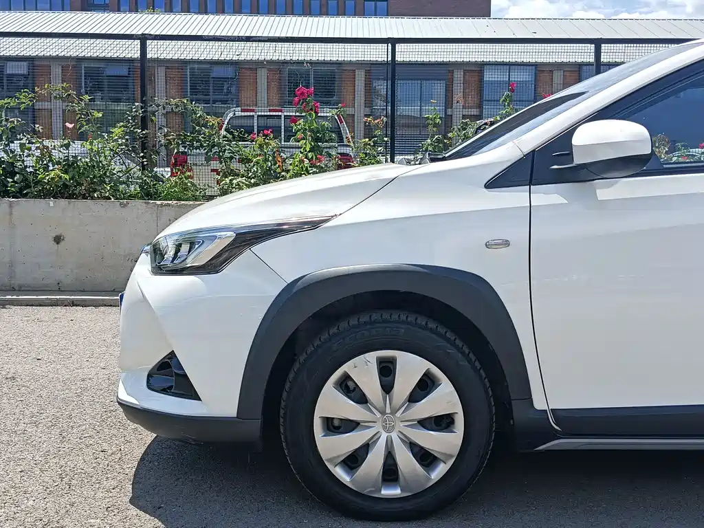 Toyota Yaris L — фото 5