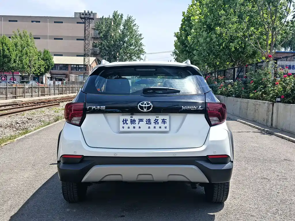 Toyota Yaris L — фото 8