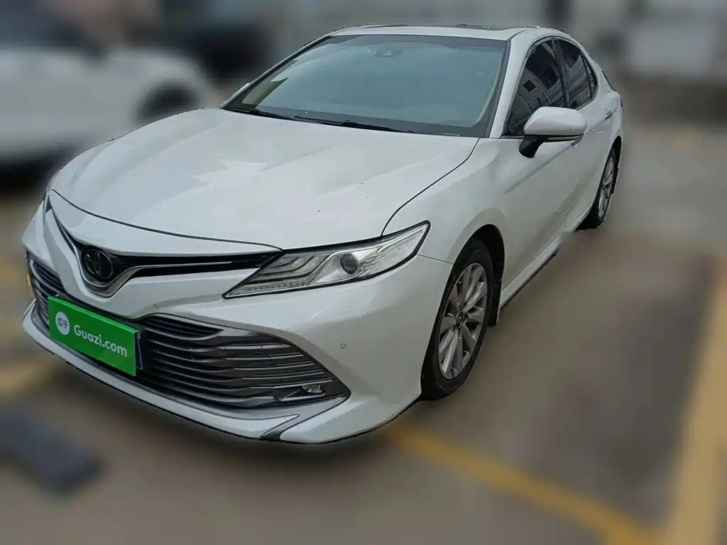 Toyota Camry — фото 2