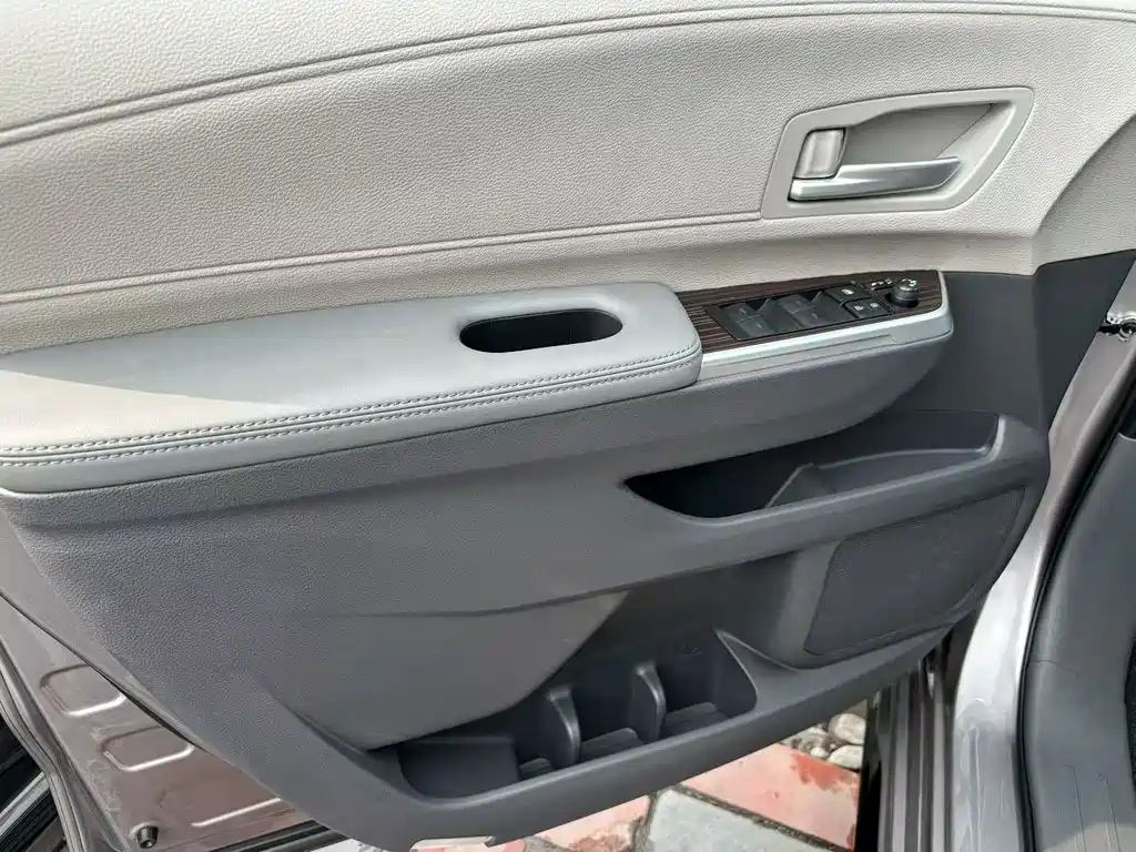 Toyota Sienna — фото 4
