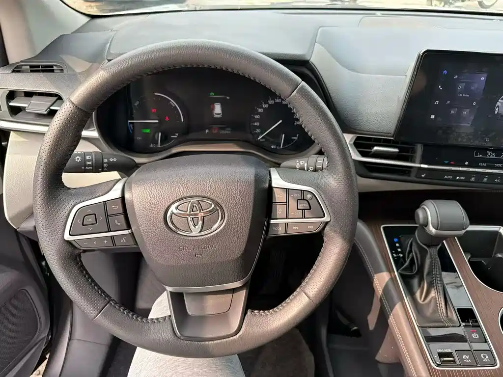 Toyota Sienna — фото 6