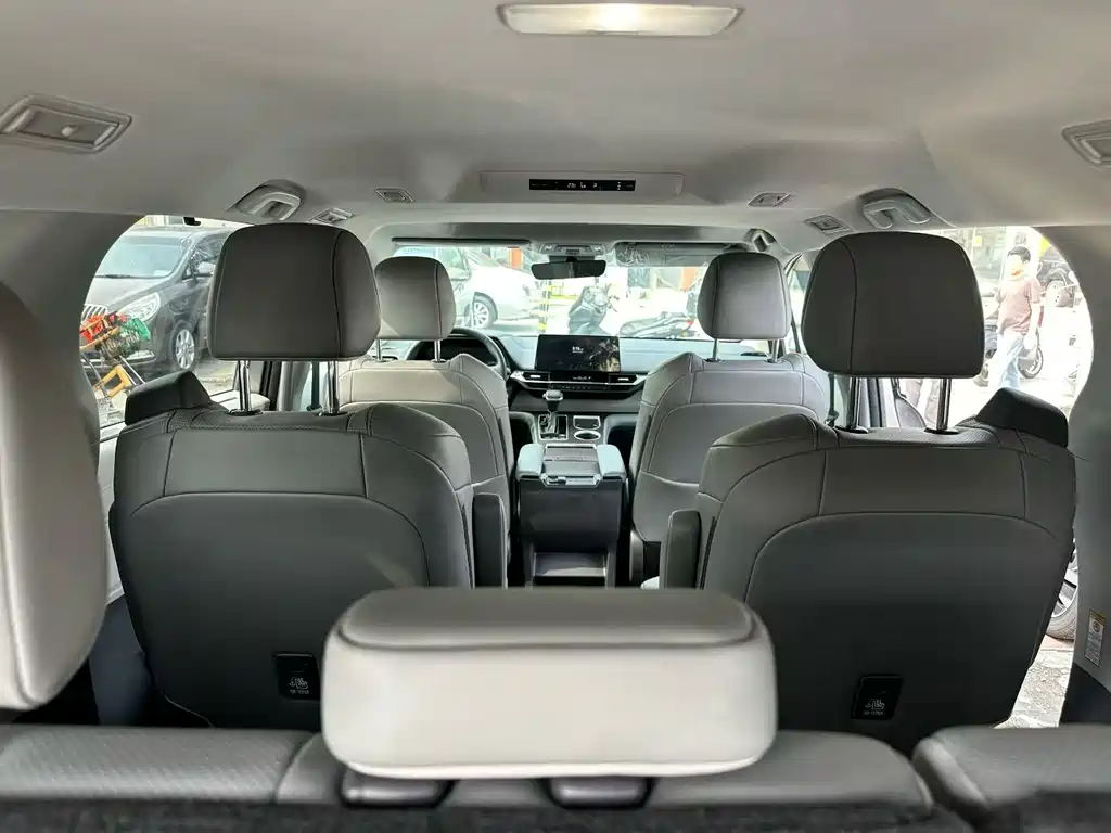 Toyota Sienna — фото 8