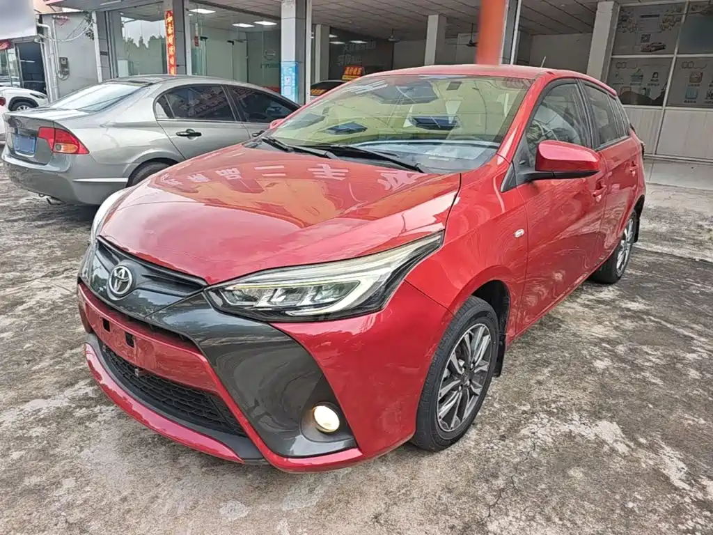 Toyota Yaris L — фото 2