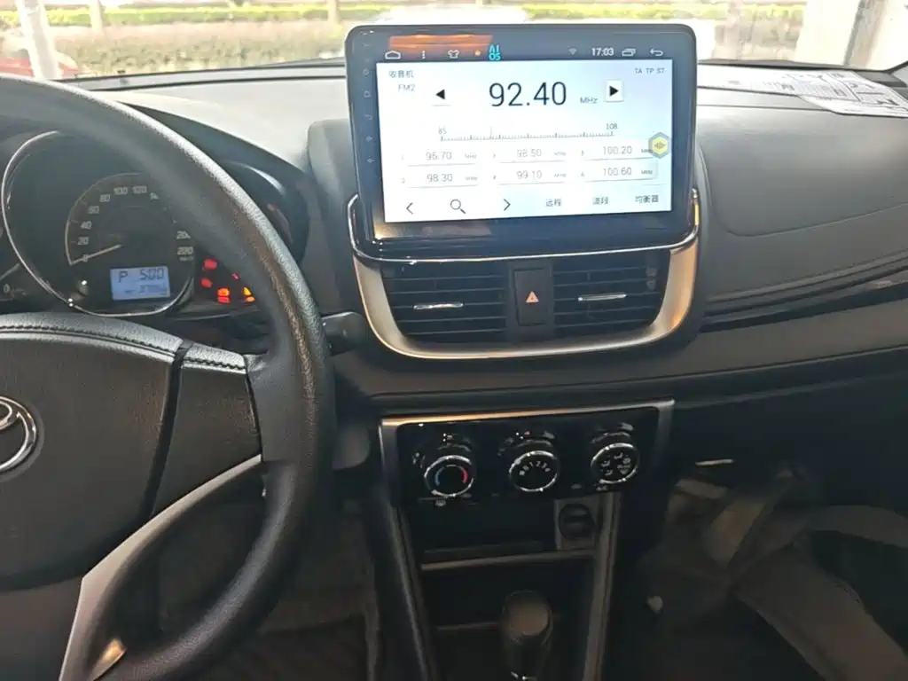 Toyota Yaris L — фото 13