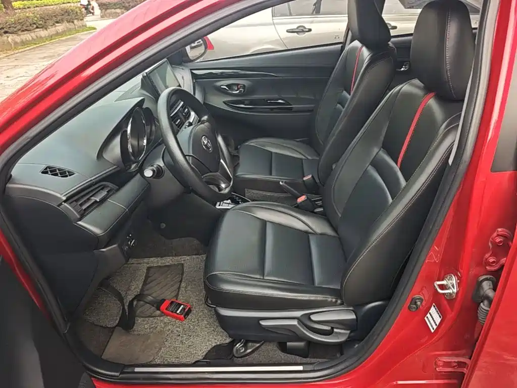 Toyota Yaris L — фото 15