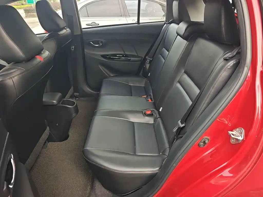 Toyota Yaris L — фото 17