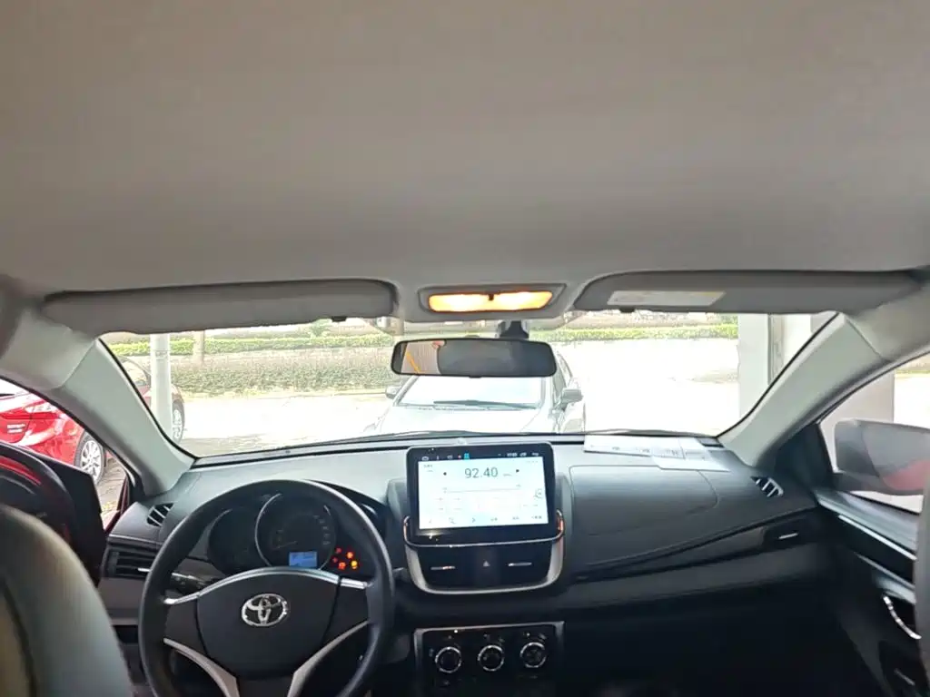 Toyota Yaris L — фото 18