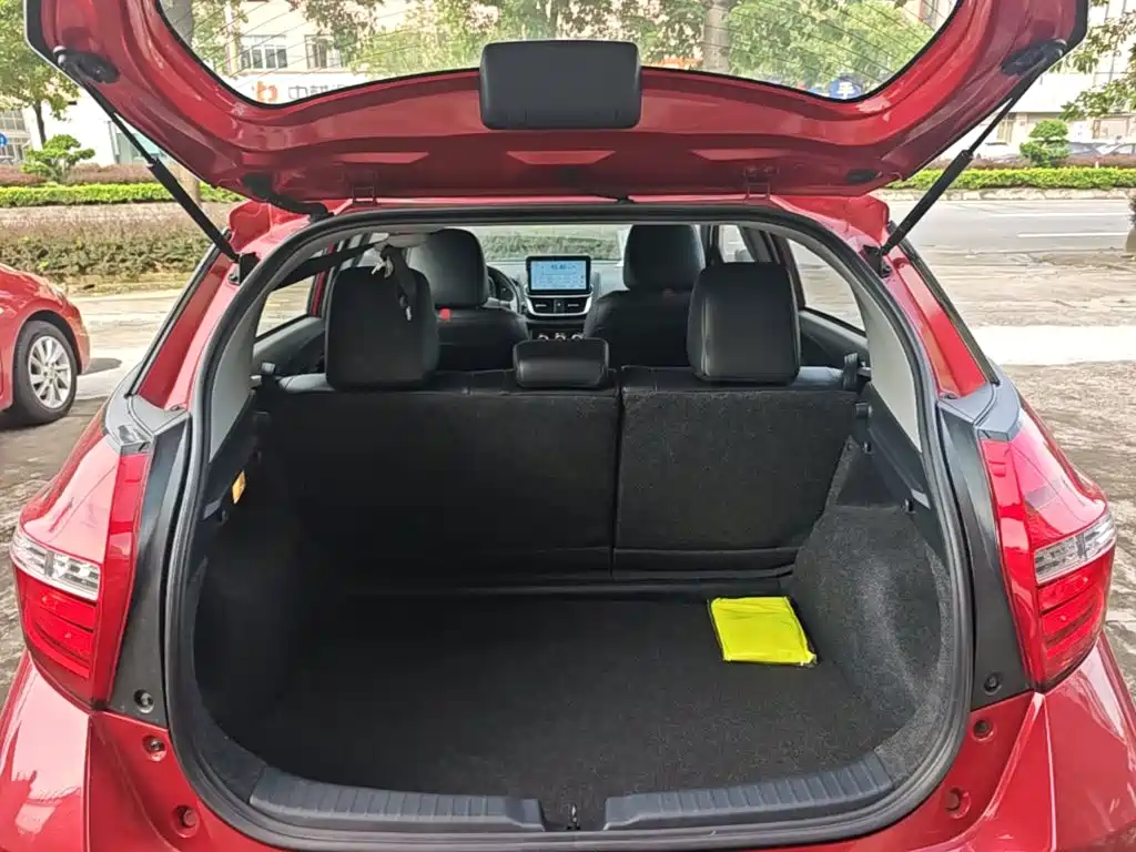 Toyota Yaris L — фото 19