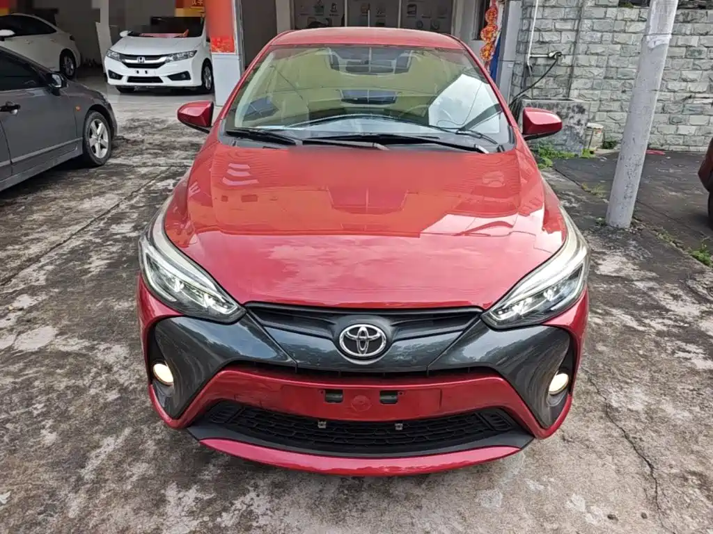 Toyota Yaris L — фото 3