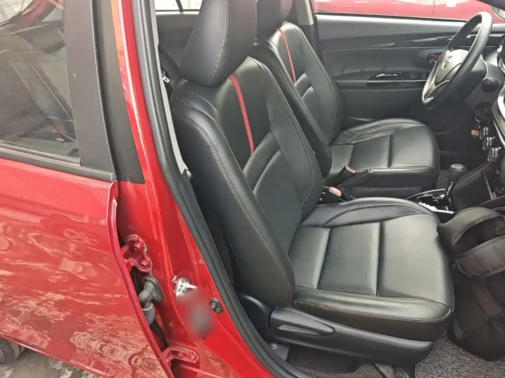 Toyota Yaris L — фото 25