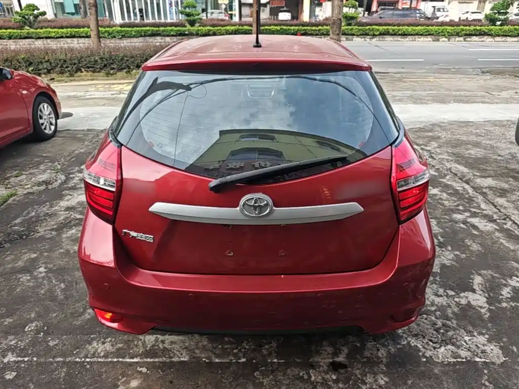 Toyota Yaris L — фото 6