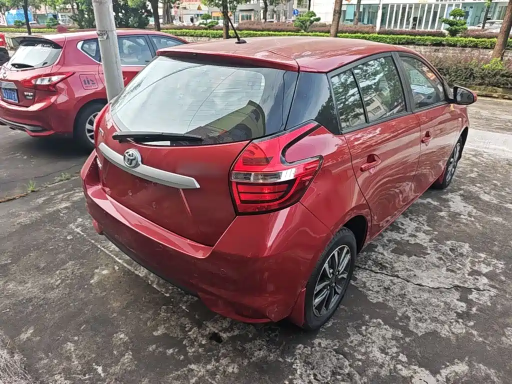 Toyota Yaris L — фото 7