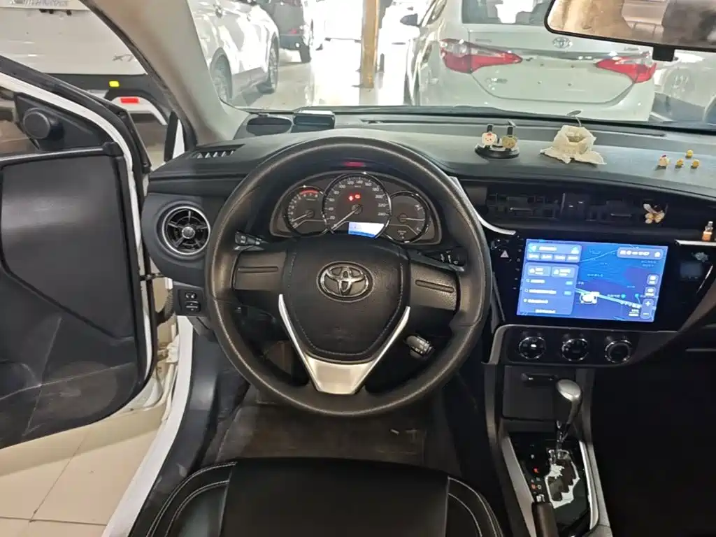Toyota Corolla — фото 11