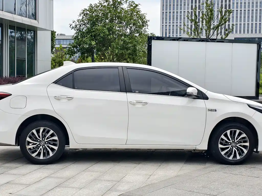 Toyota Corolla Hybrid — фото 4