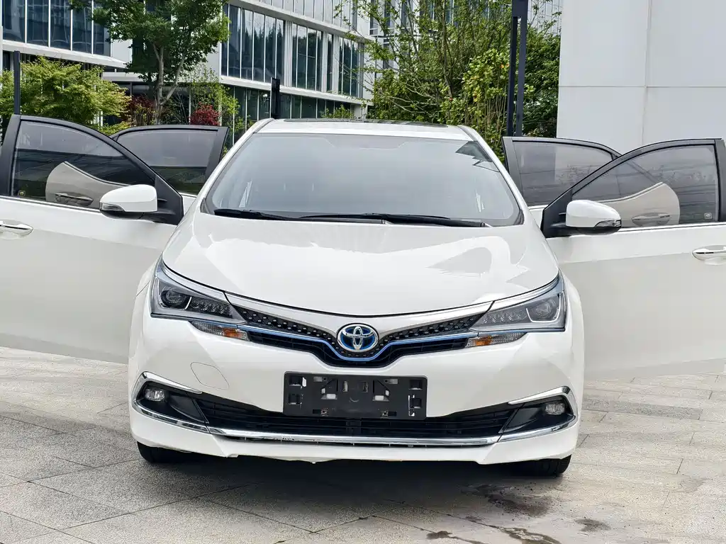Toyota Corolla Hybrid — фото 33