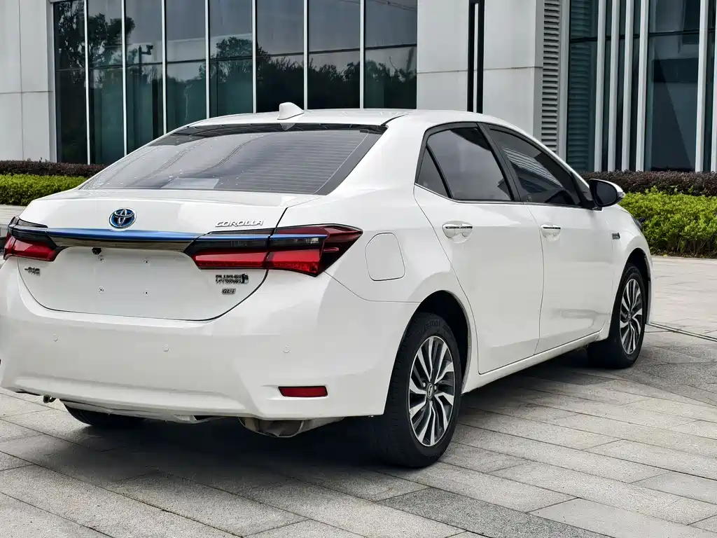 Toyota Corolla Hybrid — фото 5