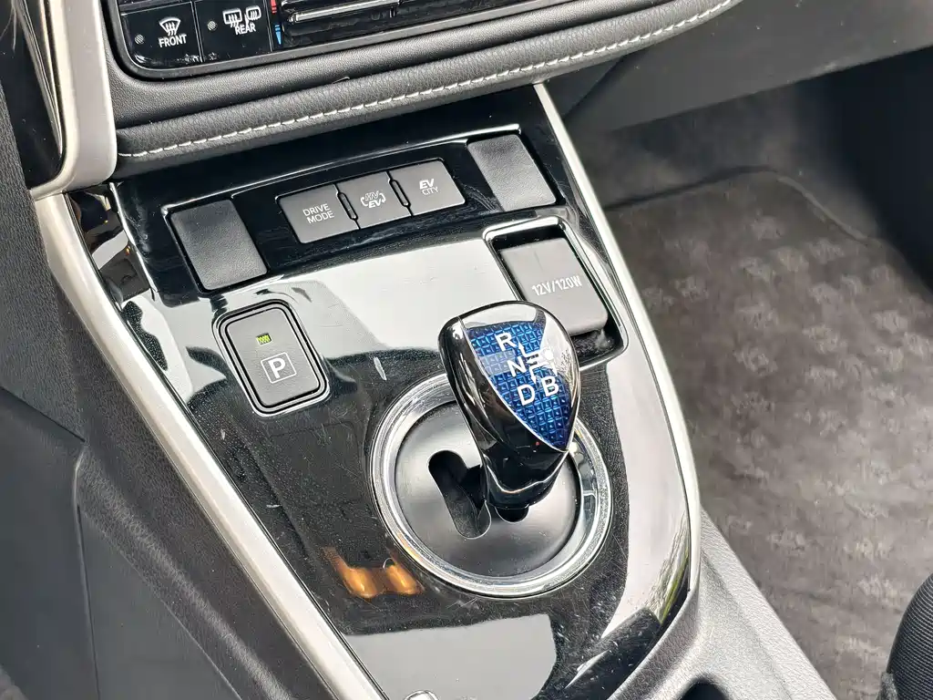 Toyota Corolla Hybrid — фото 41
