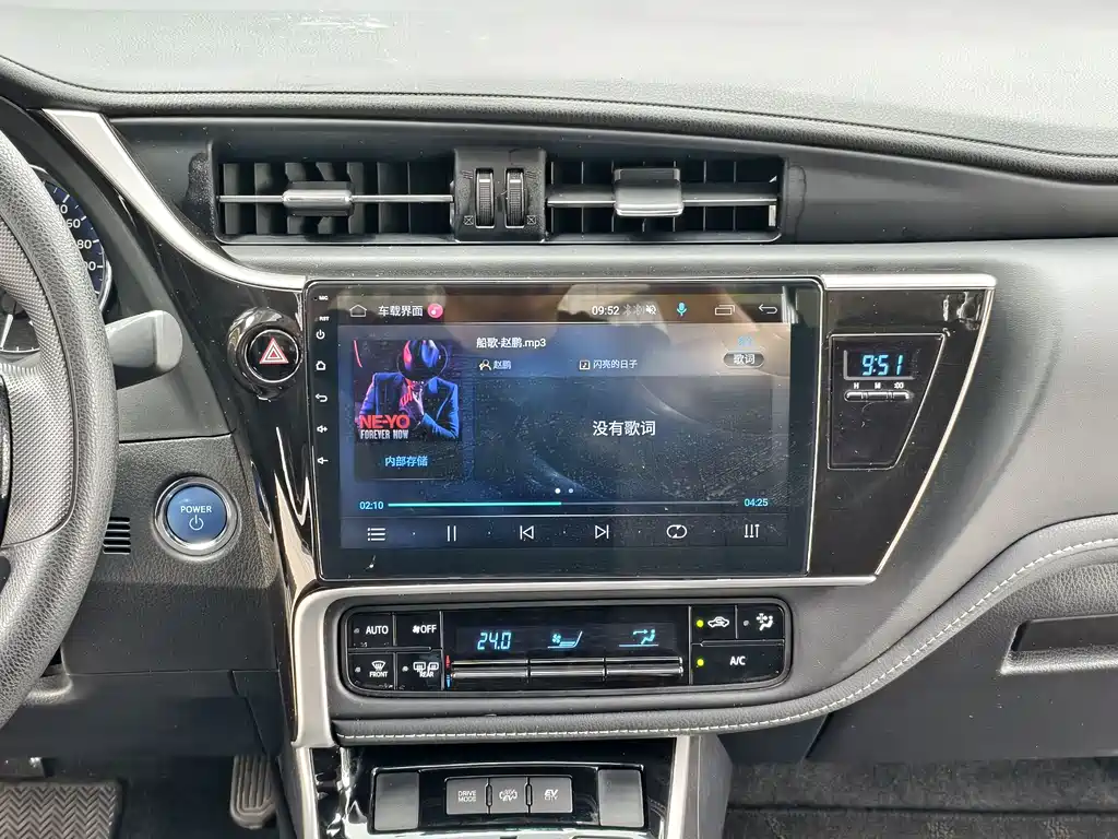 Toyota Corolla Hybrid — фото 42