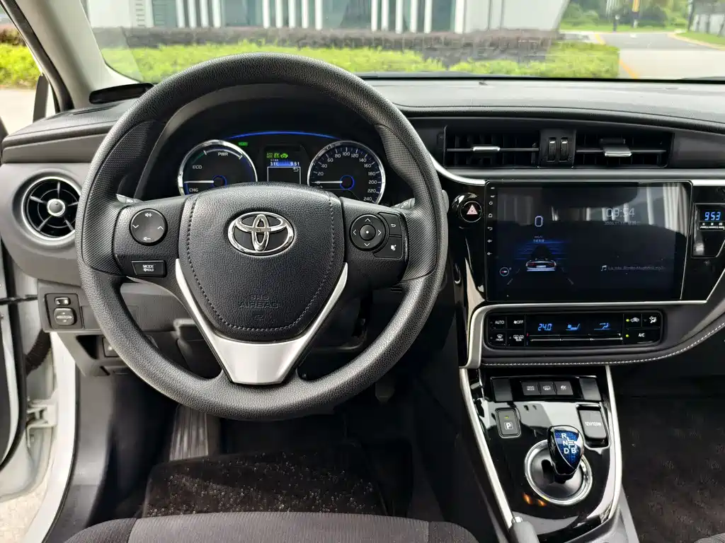 Toyota Corolla Hybrid — фото 46